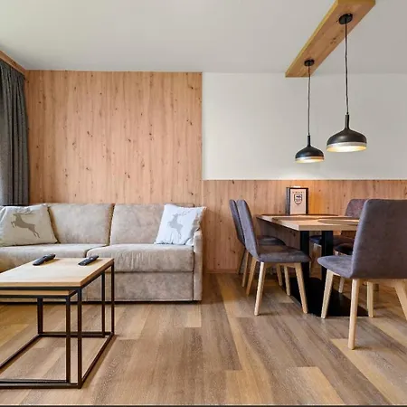 Apartments Domizil Egger *